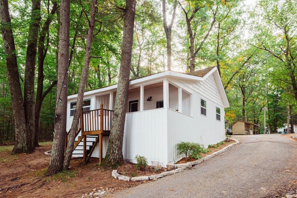 Arbutus Lake 3 Bedroom Cottage Traverse City Exterior photo