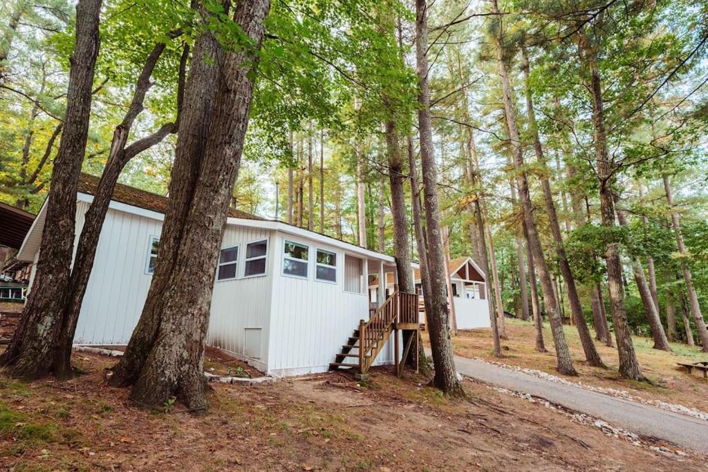 Arbutus Lake 3 Bedroom Cottage Traverse City Exterior photo