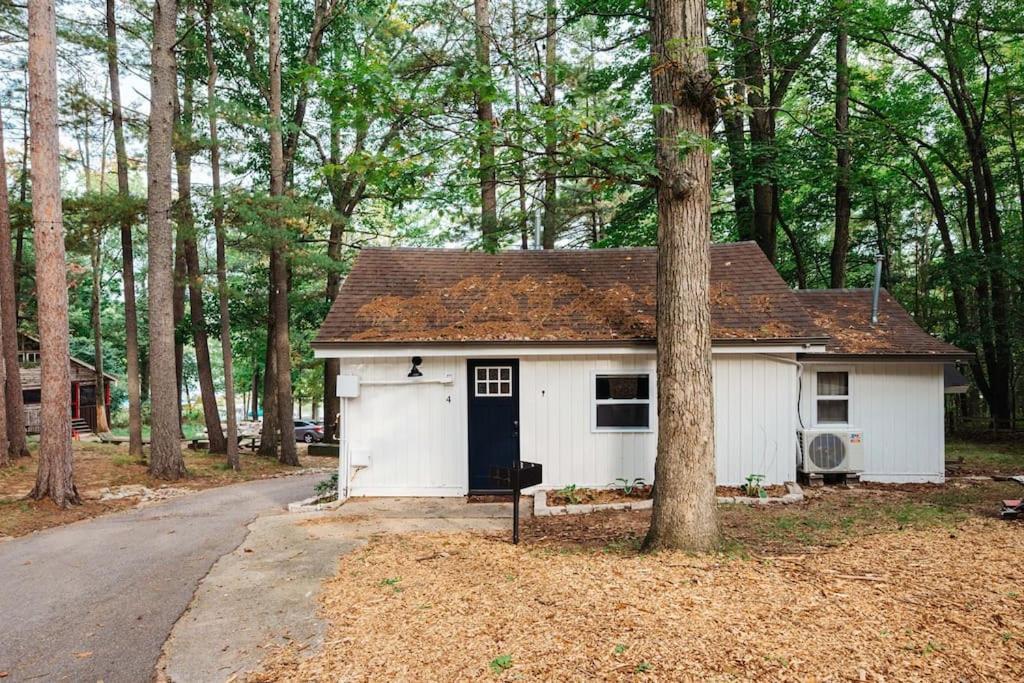Arbutus Lake 3 Bedroom Cottage Traverse City Exterior photo
