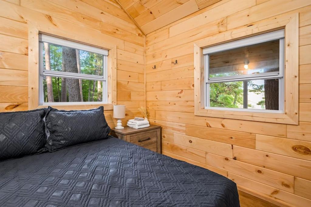 Arbutus Lake 3 Bedroom Cottage Traverse City Exterior photo