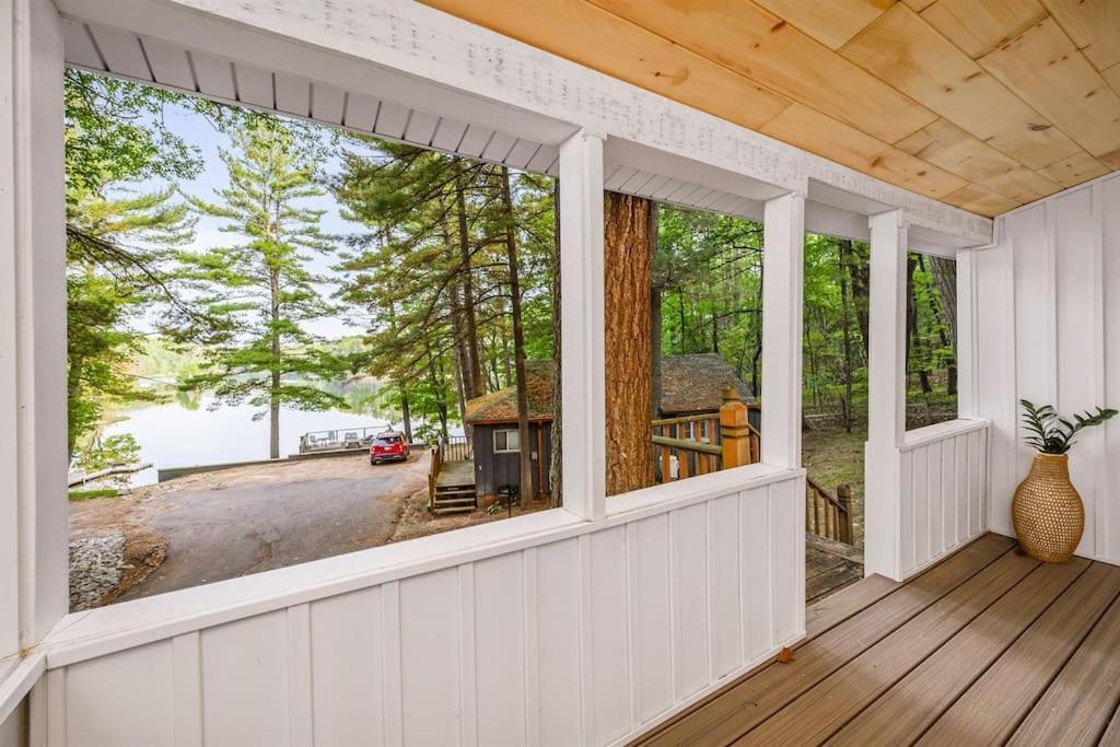 Arbutus Lake 3 Bedroom Cottage Traverse City Exterior photo