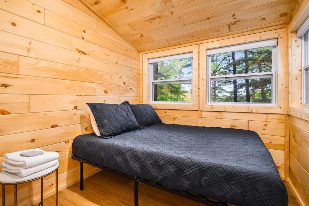 Arbutus Lake 3 Bedroom Cottage Traverse City Exterior photo