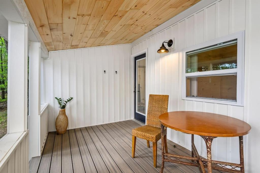 Arbutus Lake 3 Bedroom Cottage Traverse City Exterior photo